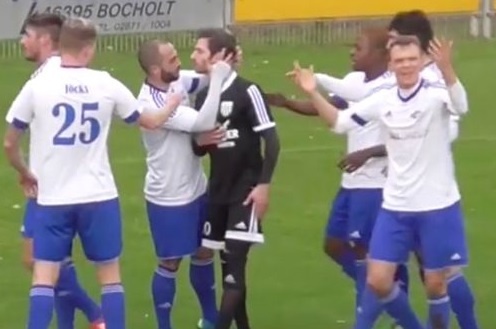 Cau thu tu choi huong penalty, duoc doi ban hon len ma hinh anh