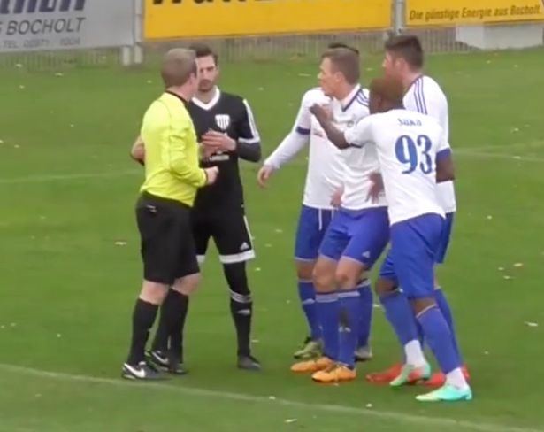 Cau thu thanh minh voi trong tai, tu choi da penalty hinh anh