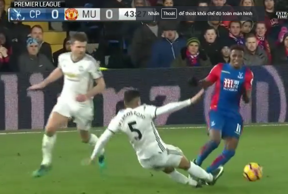 Mourinho co vu Rojo xoac bong tho bao bang 2 chan hinh anh