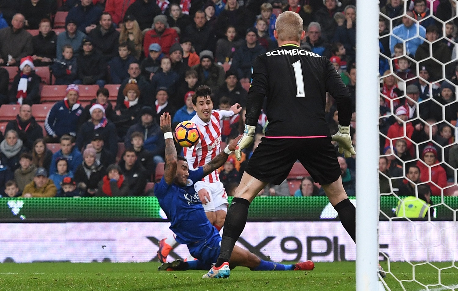 tran Stoke City vs Leicester anh 5