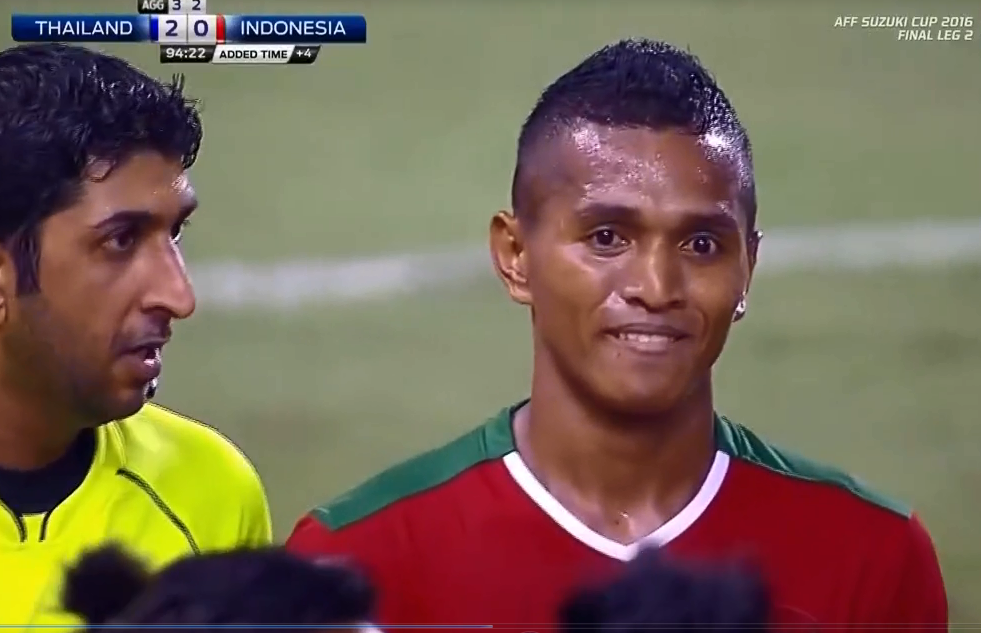 Tinh huong Lestaluhu sut bong vao khu ky thuat Thai Lan hinh anh