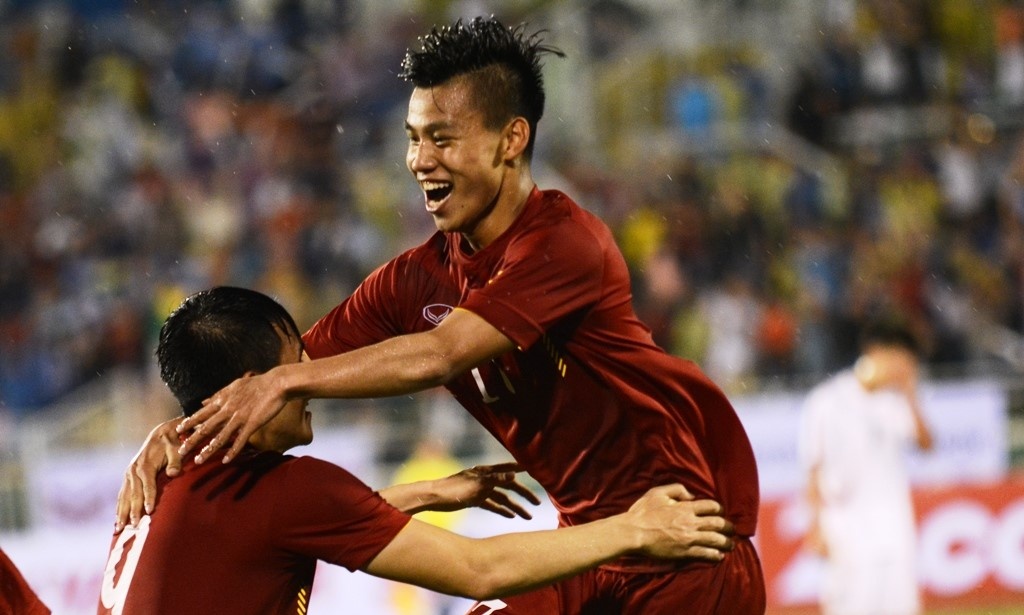Van Thanh lot top 10 cau thu ghi ban dep AFF Cup 2016 hinh anh