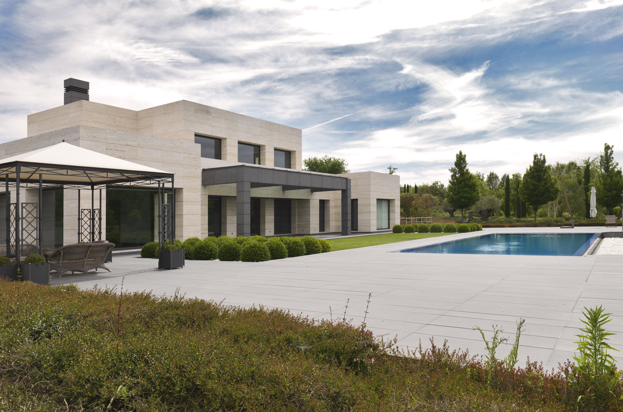 Muc luong Tevez khung the nao anh 7