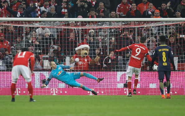 Mats Hummels nhuộm tóc vàng ảnh 6 Mats Hummels nhuom toc vang anh 6