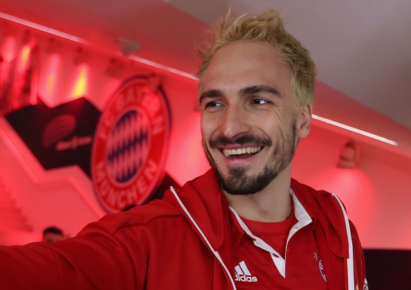Mats Hummels nhuộm tóc vàng ảnh 1 Mats Hummels nhuom toc vang anh 1