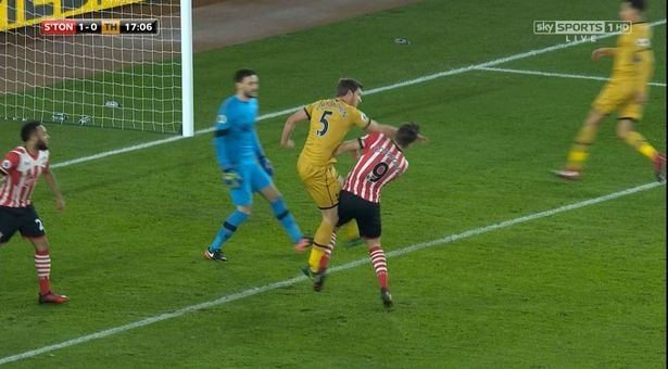 trong tai Mike Dean la fan Tottenham anh 2