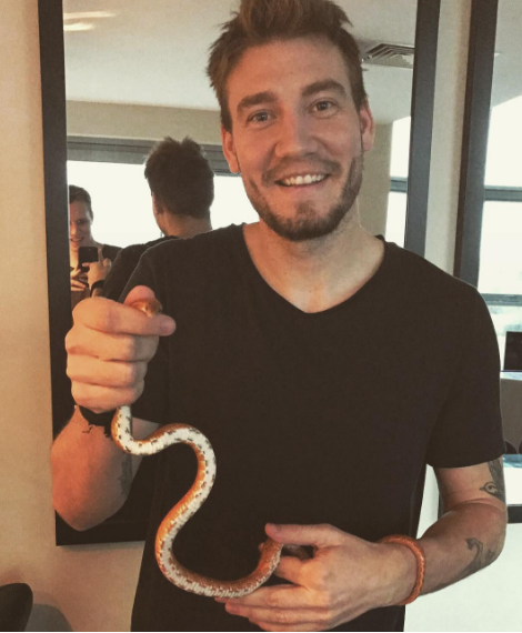 “Lord” Bendtner nuôi rắn ảnh 1 “Lord” Bendtner nuoi ran anh 1