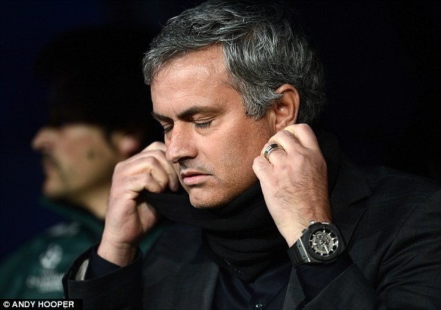 Kham pha dong ho deo tay cua HLV Ngoai hang Anh hinh anh