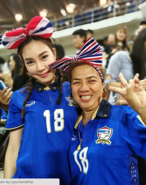 Messi Thai va ban gai anh 1