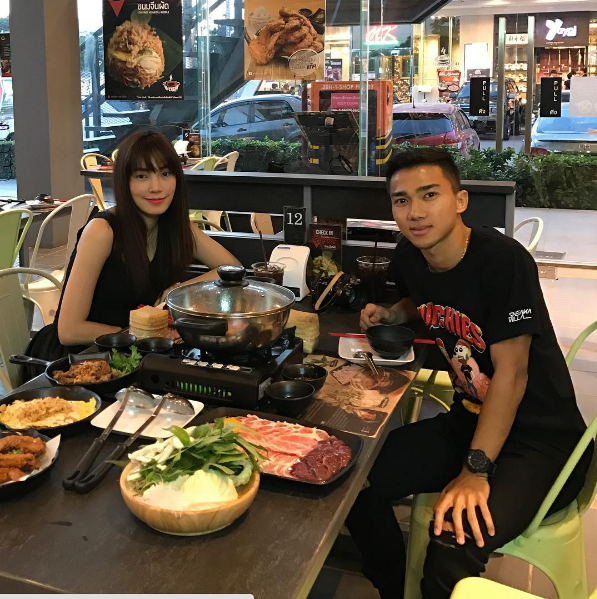 Messi Thai va ban gai anh 2