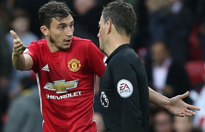 Phong vien than MU neu 14 lan Quy do chiu bat cong hinh anh