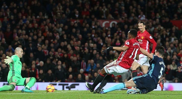 14 quyet dinh bat loi cho MU anh 14