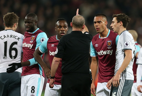 14 quyet dinh bat loi cho MU anh 15