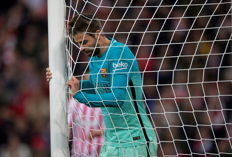 Barca thuc thu 1-2 du Bilbao bi duoi 2 nguoi hinh anh