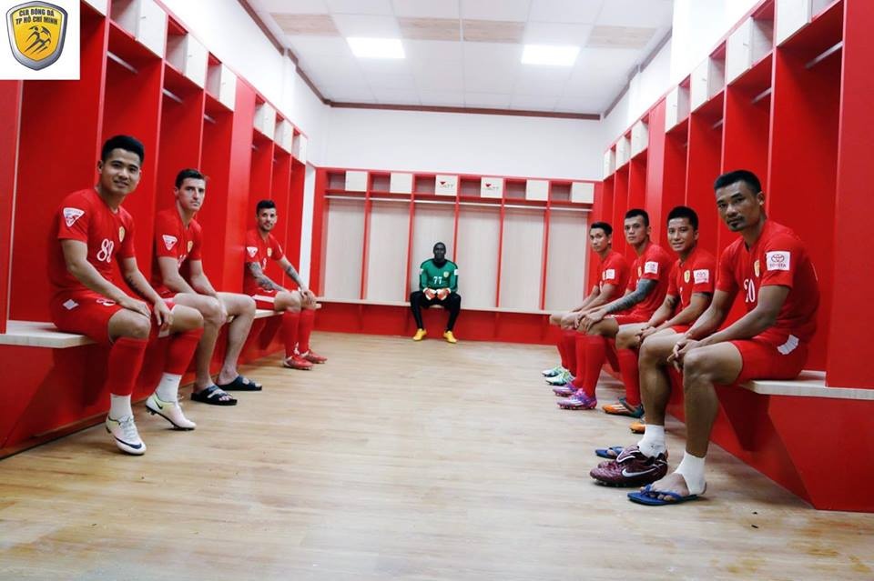 Quyen chu tich Cong Vinh khoe phong thay do trang trong hinh anh