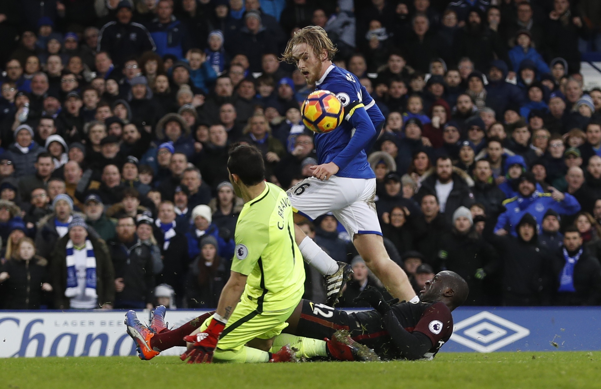 tran Everton vs Man City anh 12