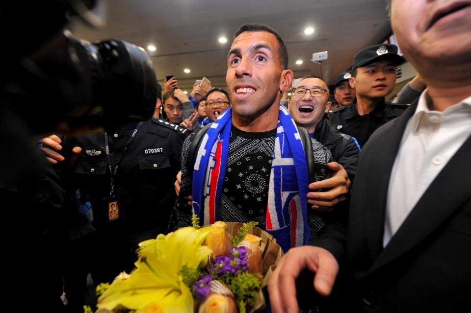 Fan Trung Quoc nhiet liet don bom tan Tevez hinh anh