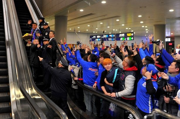 Tevez den Trung Quoc anh 6