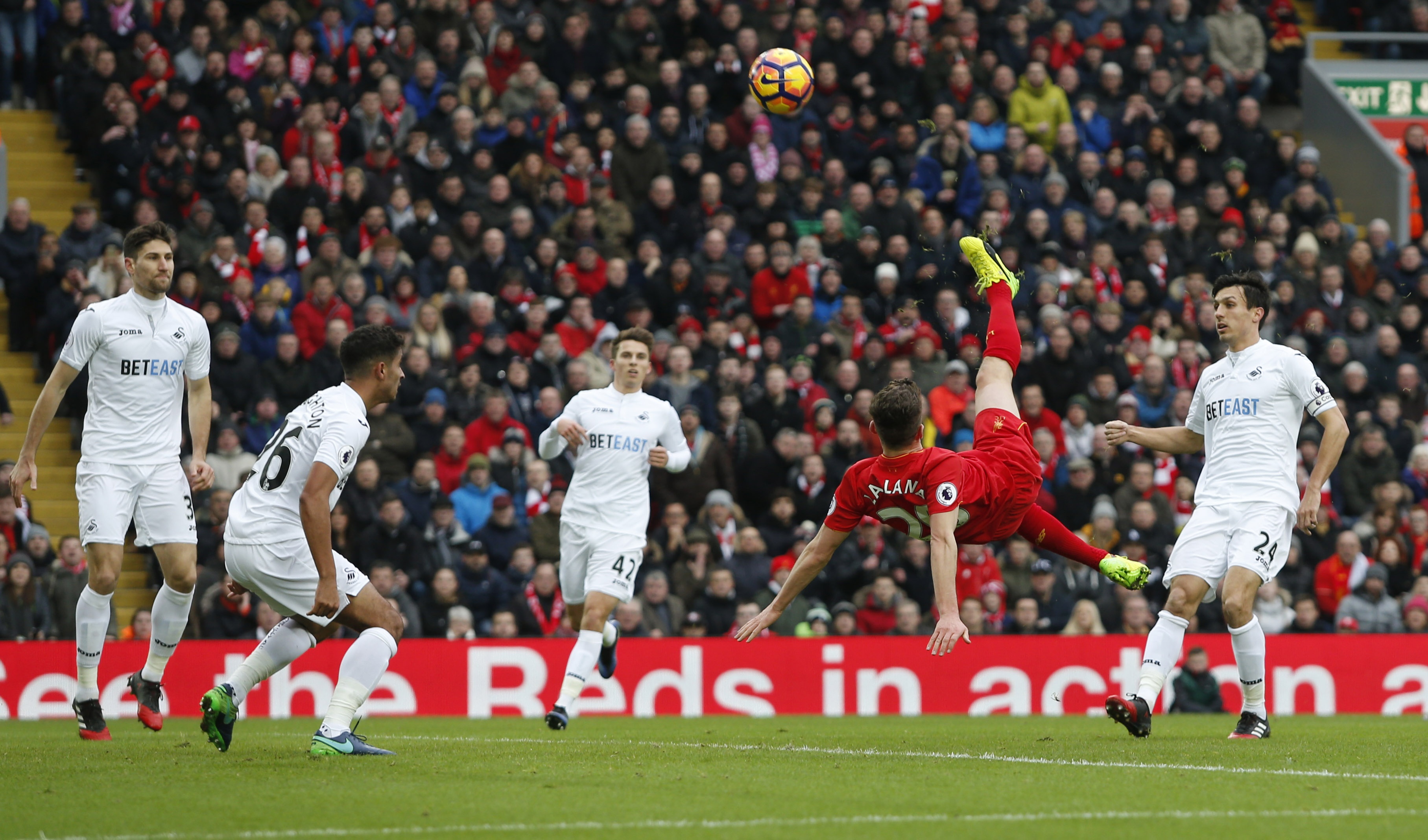 Tran Liverpool vs Swansea anh 2