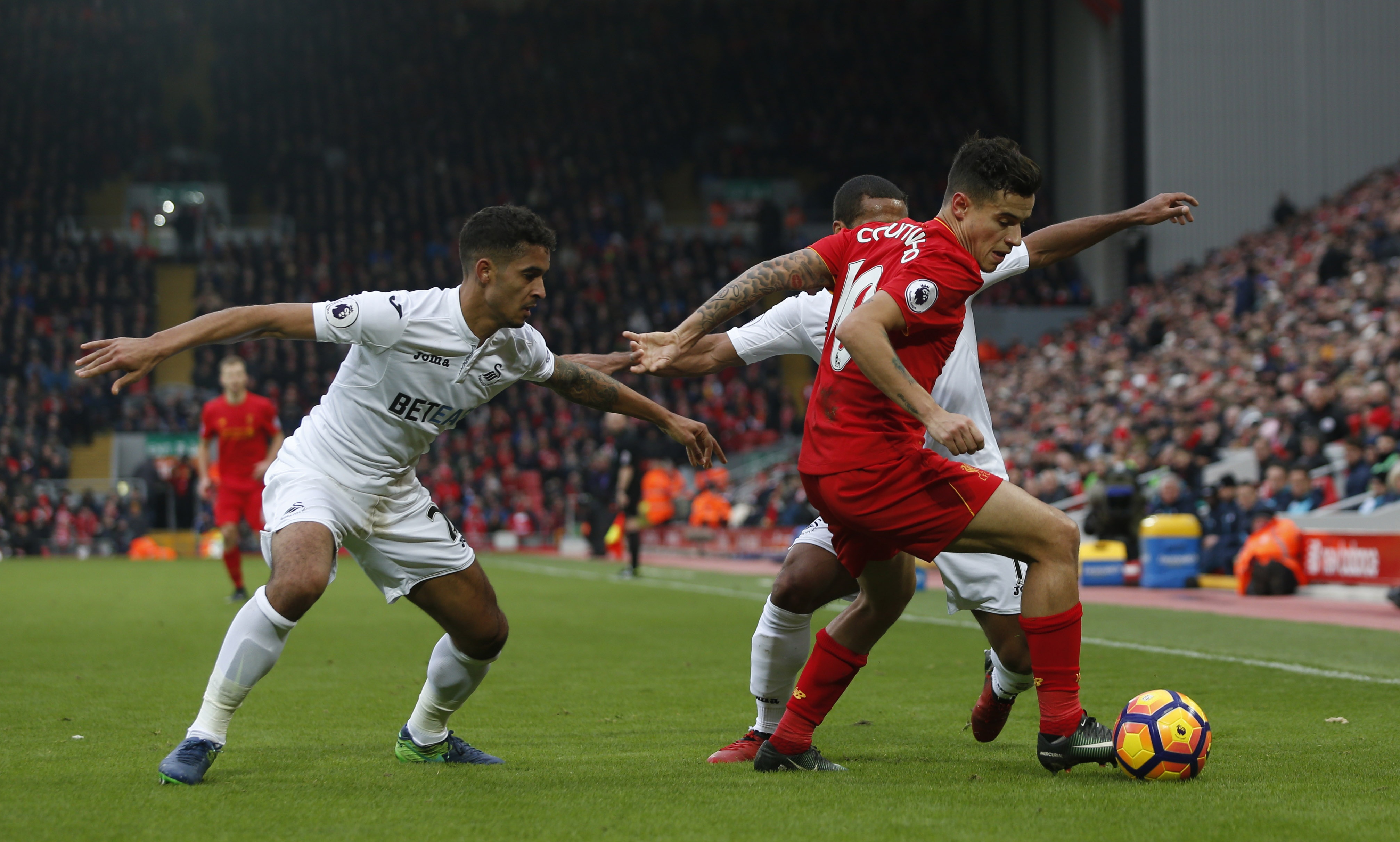 Tran Liverpool vs Swansea anh 3