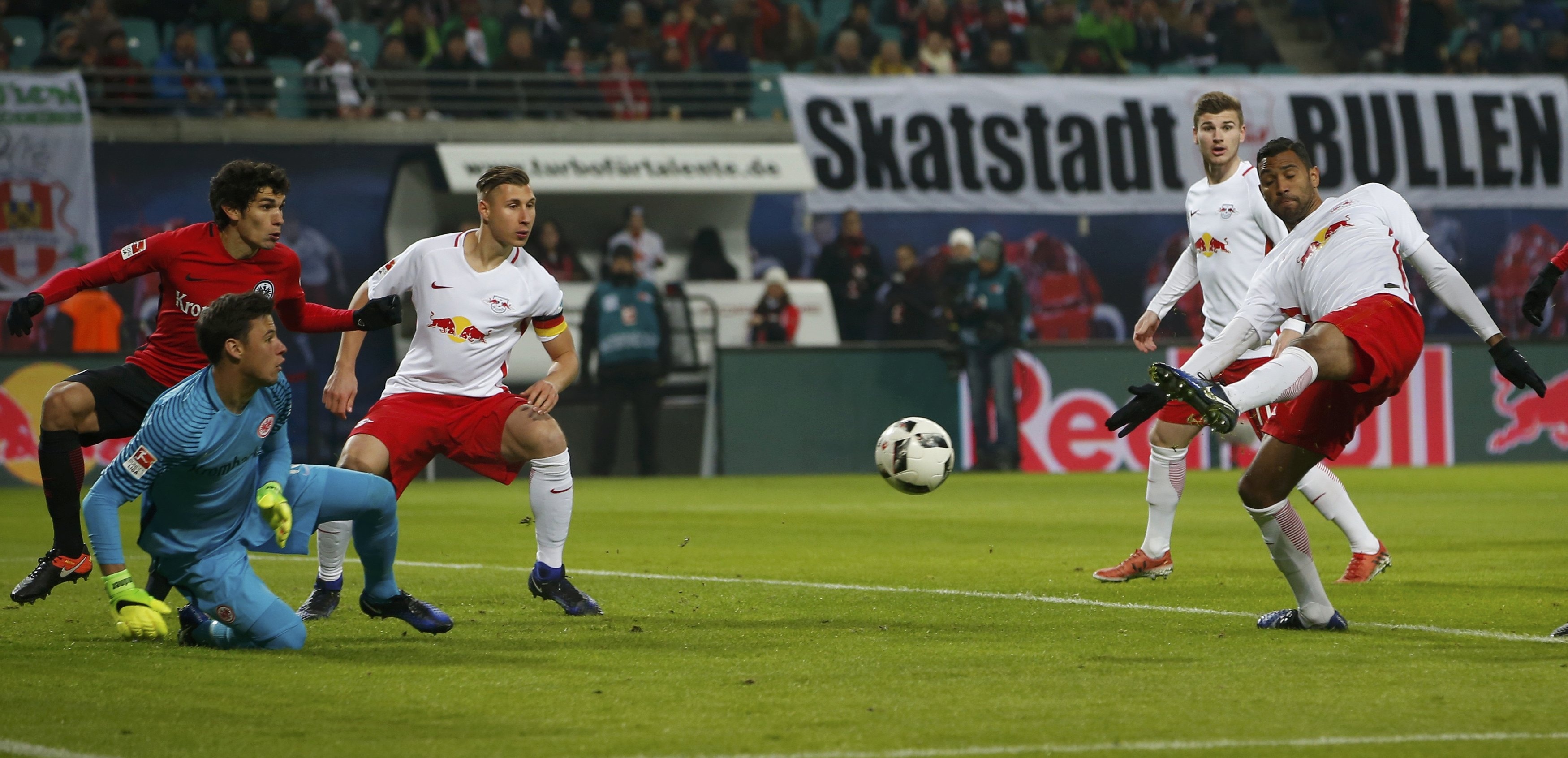 Tran RB Leipzig vs Frankfurt anh 5