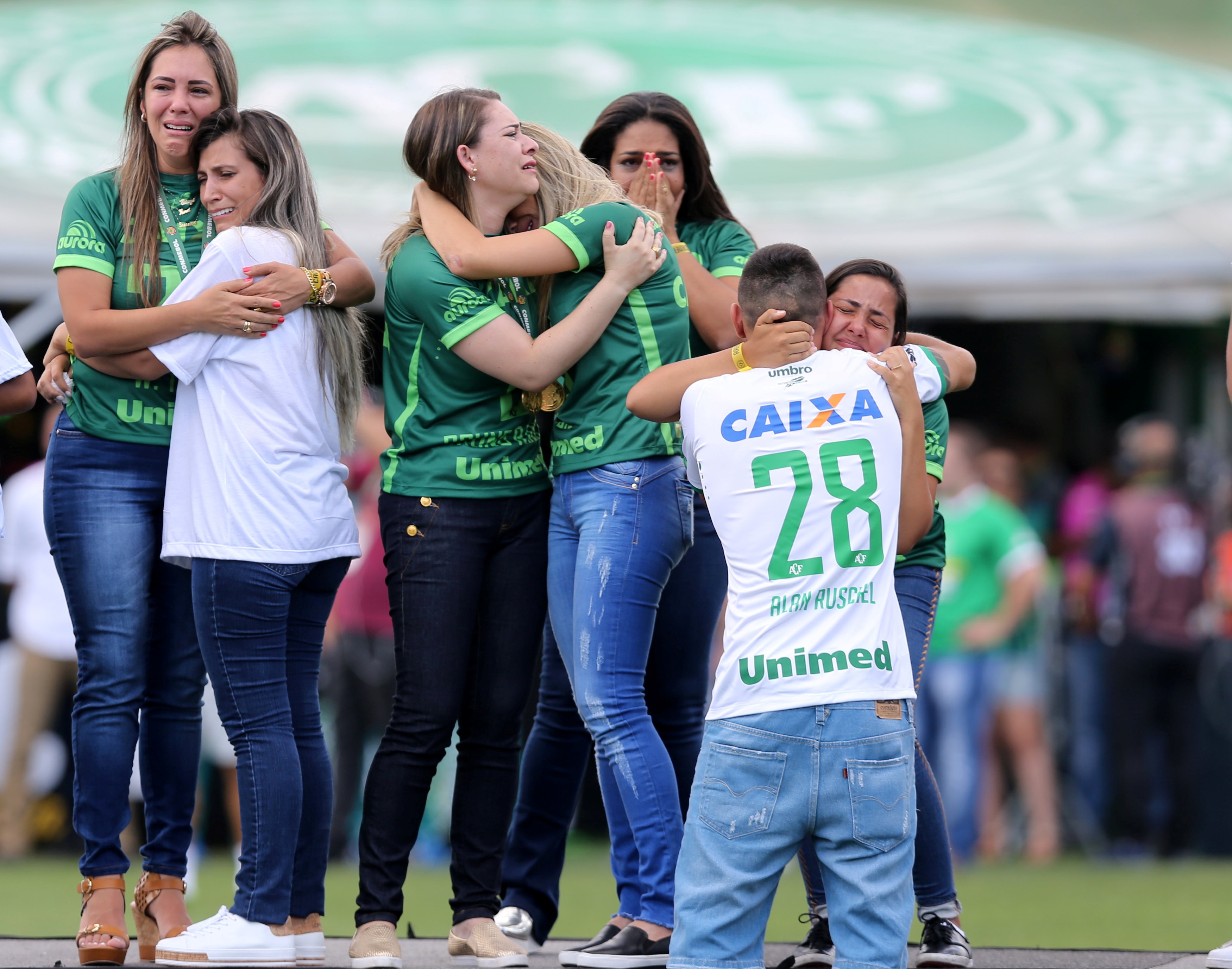 doi bong Chapecoense thi dau tran dau anh 3