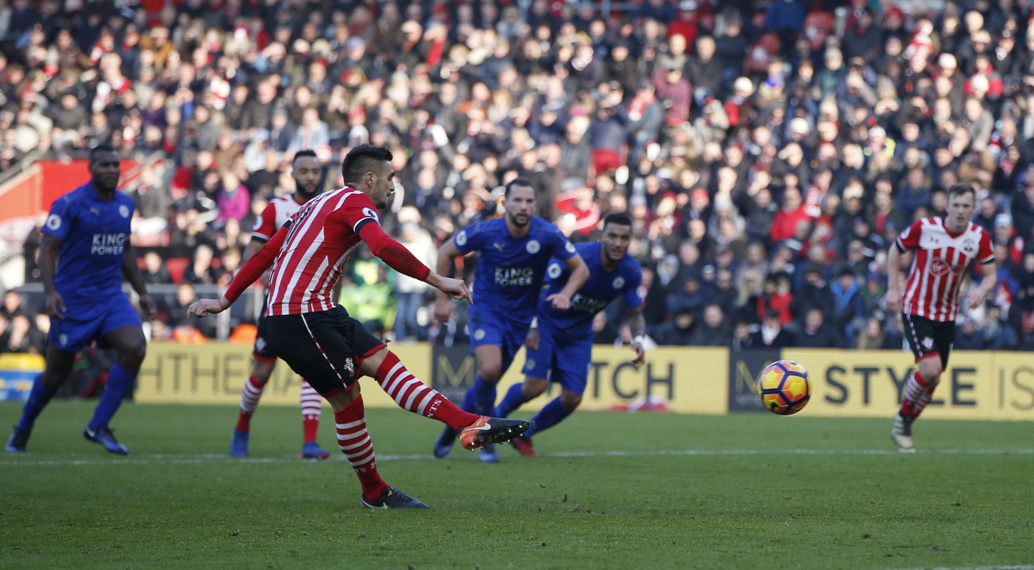 Tran Southampton vs Leicester City anh 7