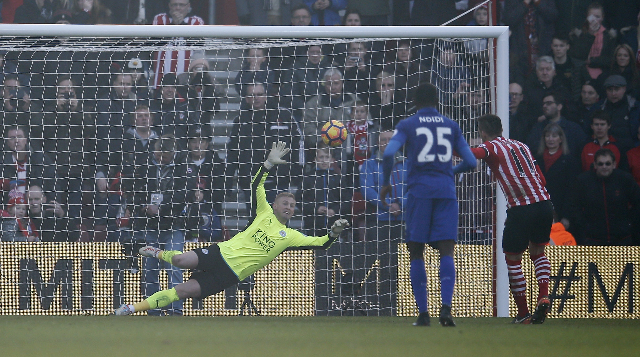 Tran Southampton vs Leicester City anh 8