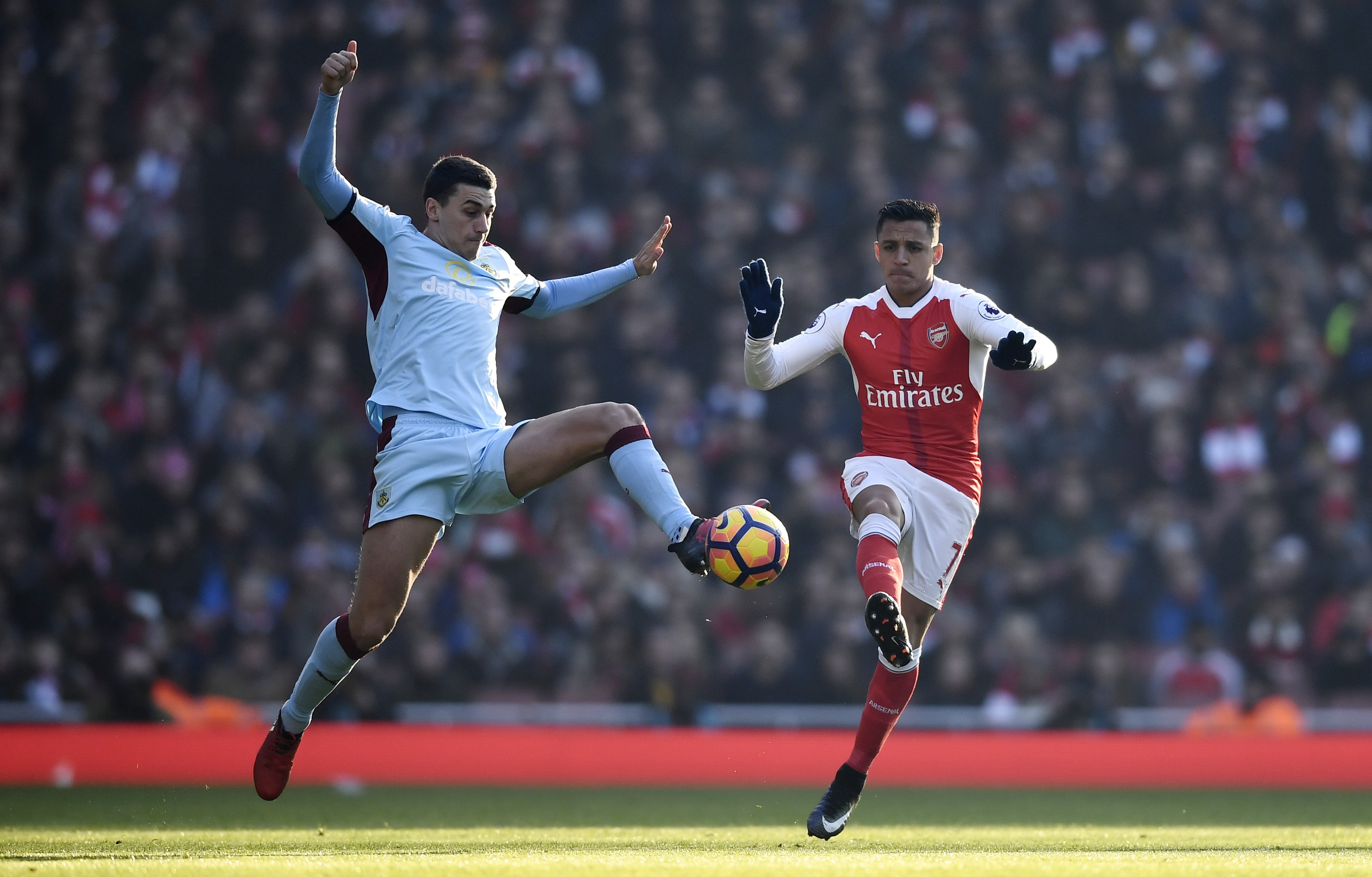 Tran Arsenal vs Burnley anh 7