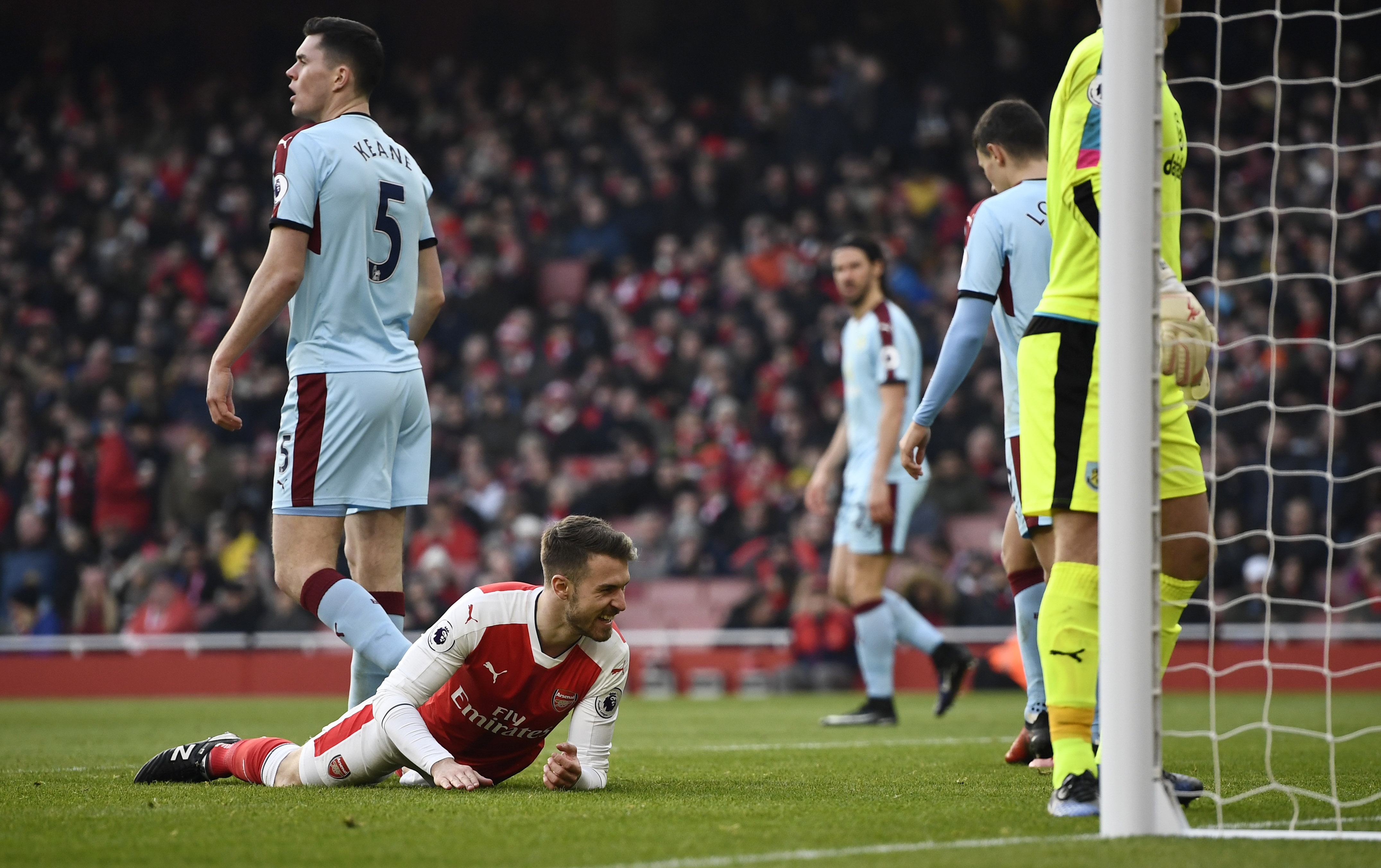 Tran Arsenal vs Burnley anh 3