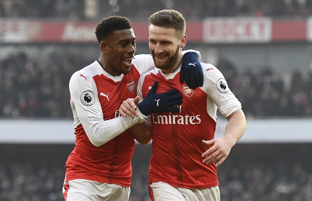 Arsenal thang nghet tho trong tran cau kich tinh hinh anh