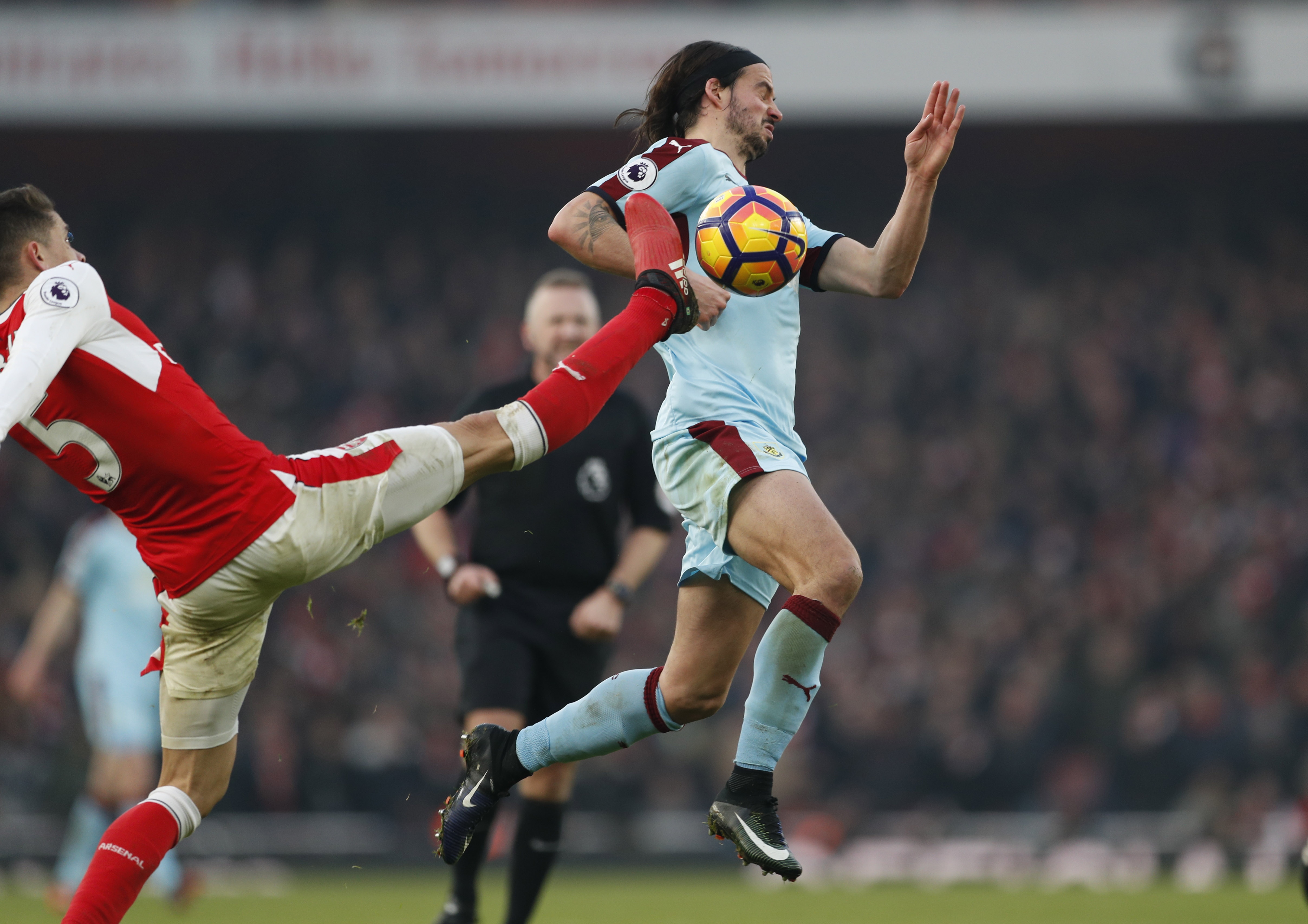 Tran Arsenal vs Burnley anh 9