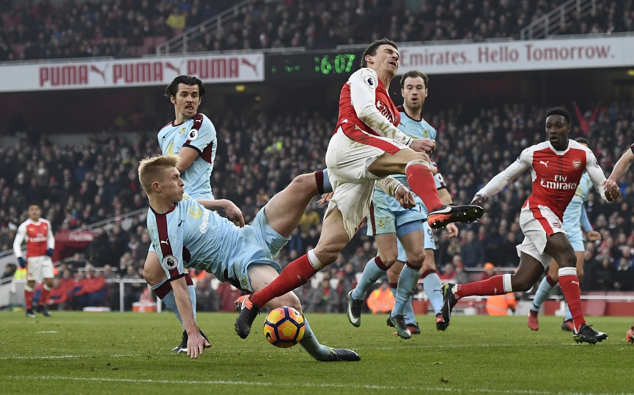 Tran Arsenal vs Burnley anh 12