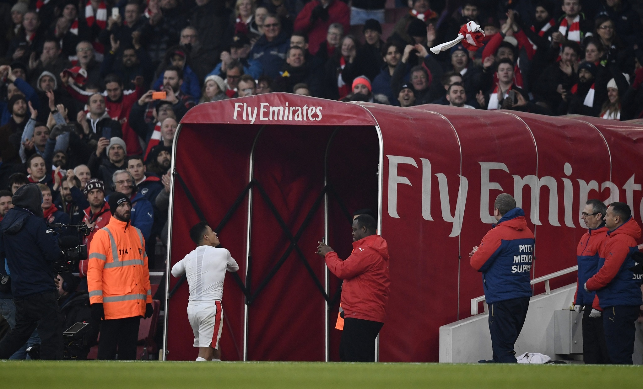 Tran Arsenal vs Burnley anh 15