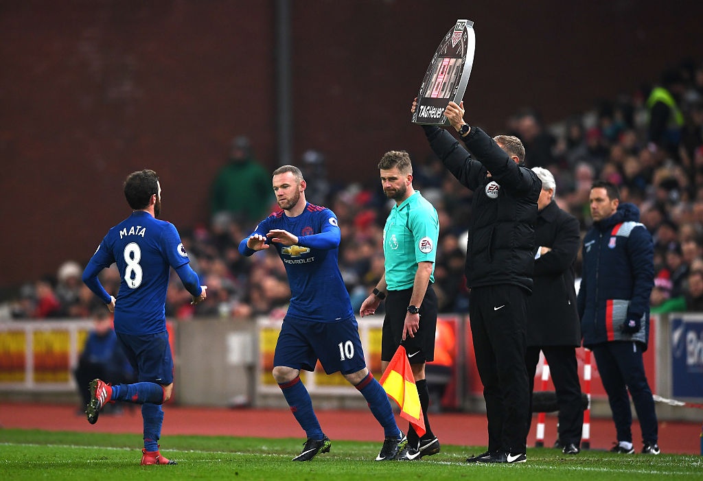 Rooney lap ky luc ghi ban anh 4