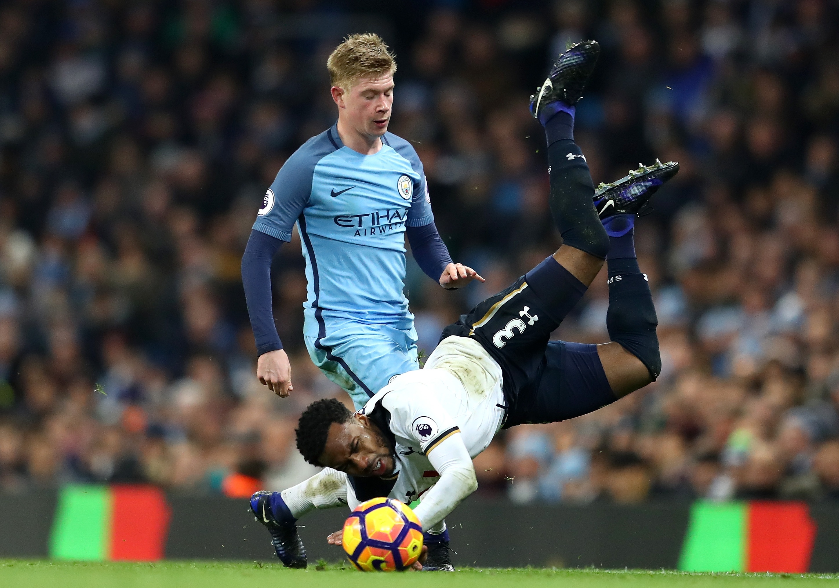 Tran Man City vs Tottenham anh 1