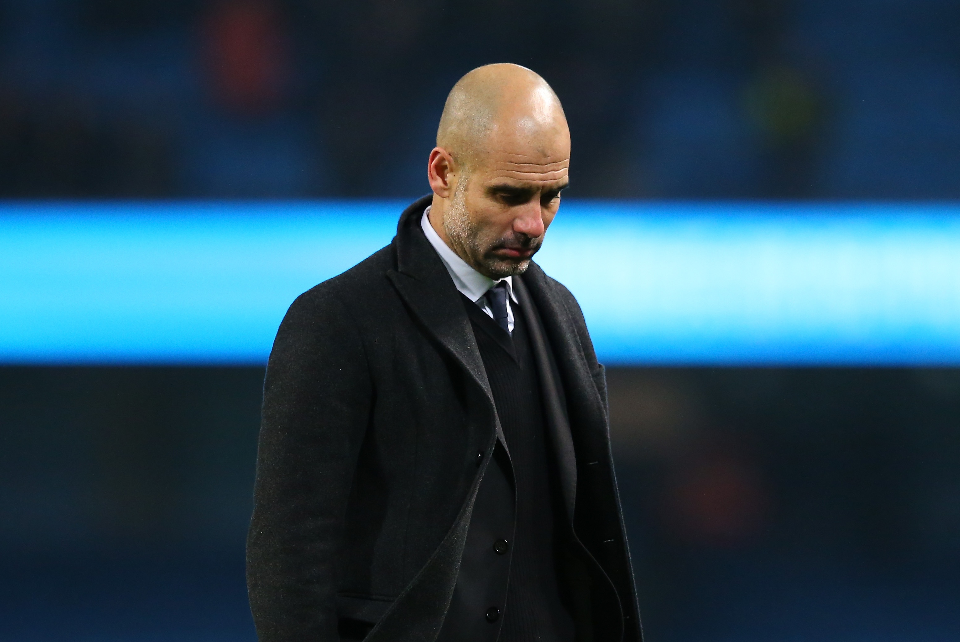 Dan truoc 2 ban, Man City van tuot mat chien thang hinh anh