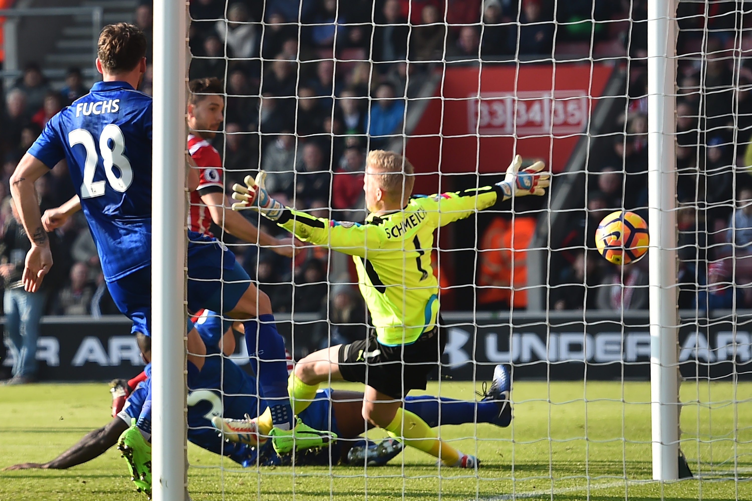 Tran Southampton vs Leicester City anh 2