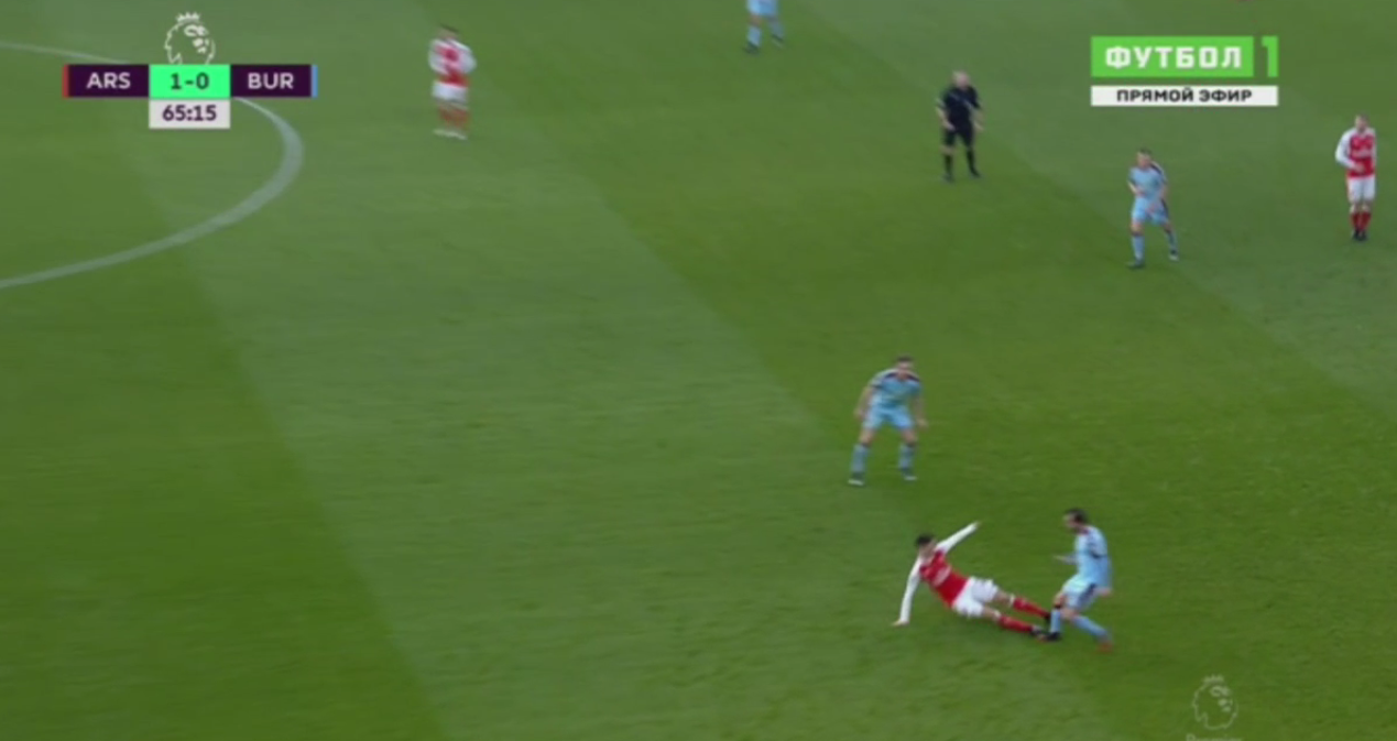 HLV Wenger bi duoi anh 5