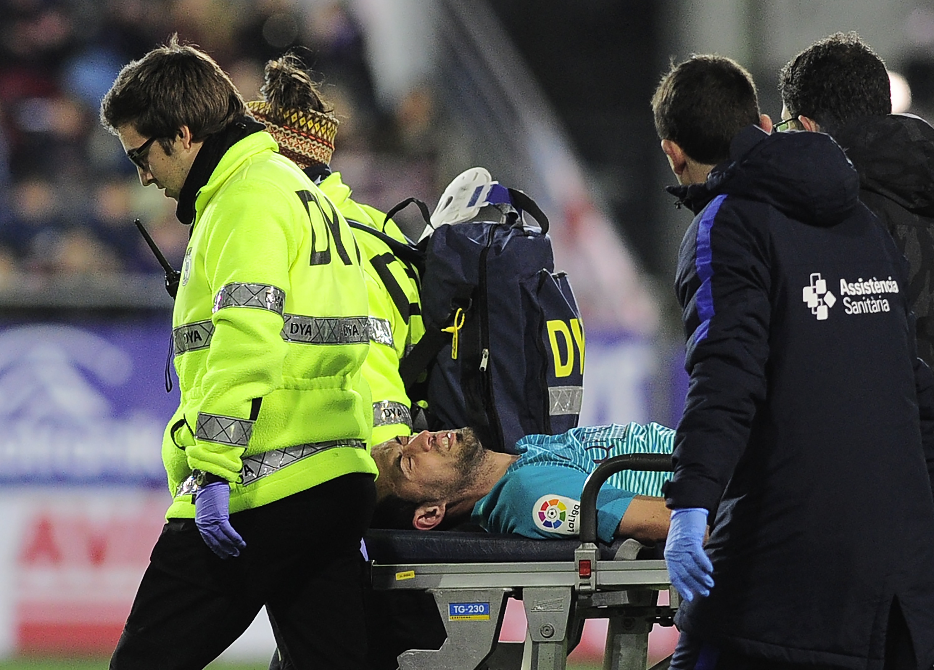 Tran Eibar vs Barcelona anh 1