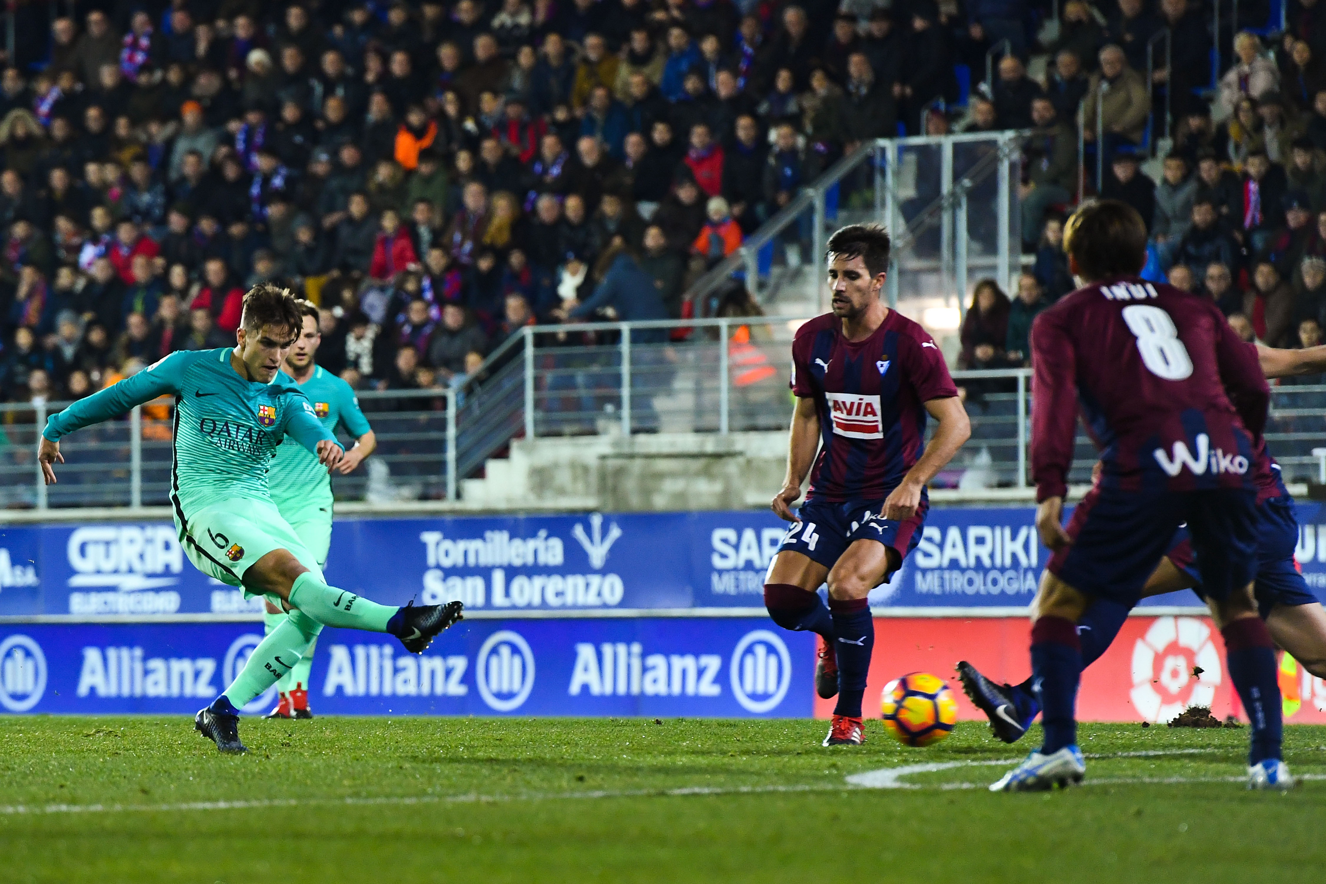 Tran Eibar vs Barcelona anh 3