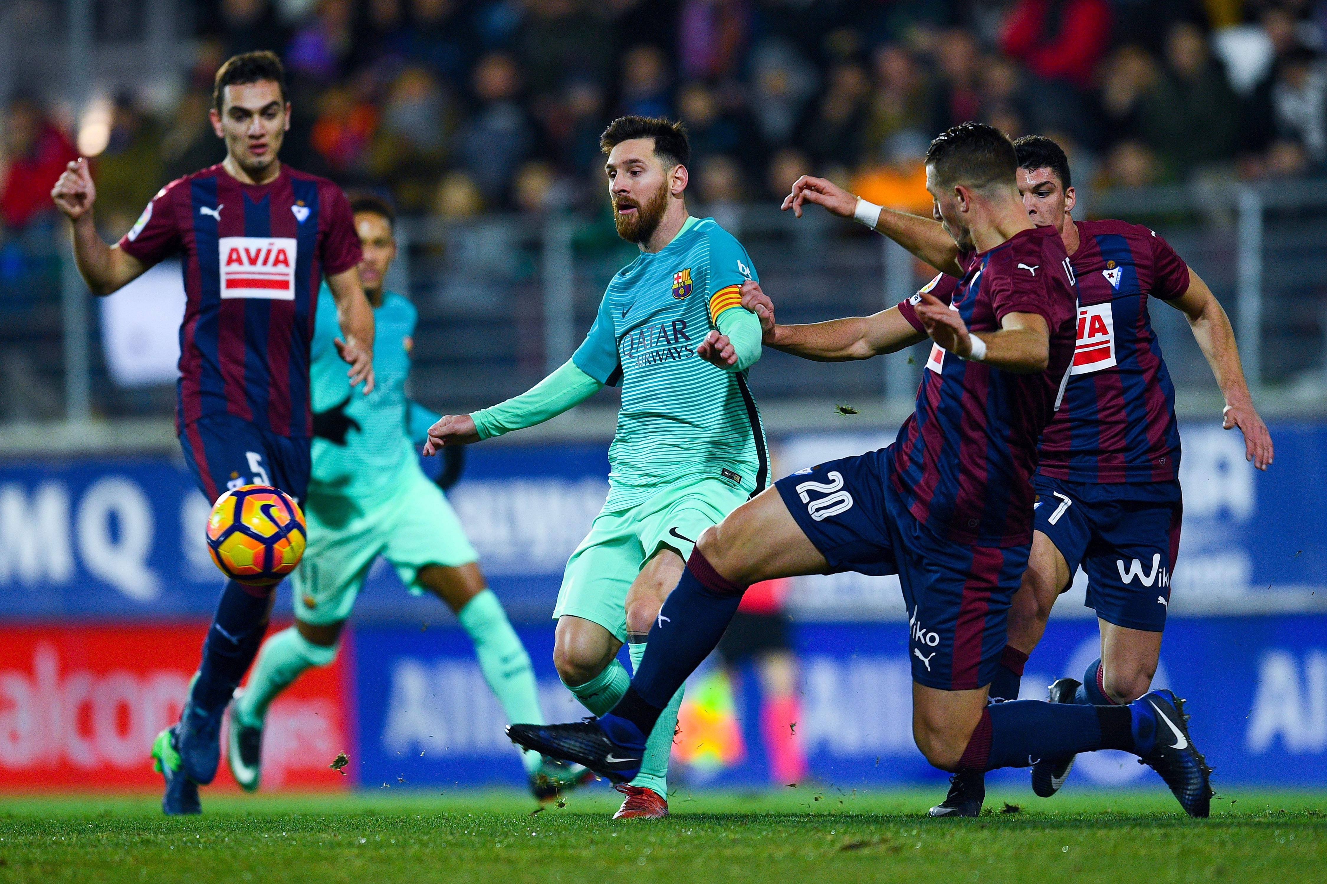 Tran Eibar vs Barcelona anh 2