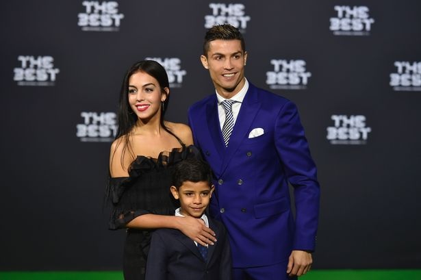 Ronaldo bị đau cổ tay ảnh 1 Ronaldo bi dau co tay anh 1