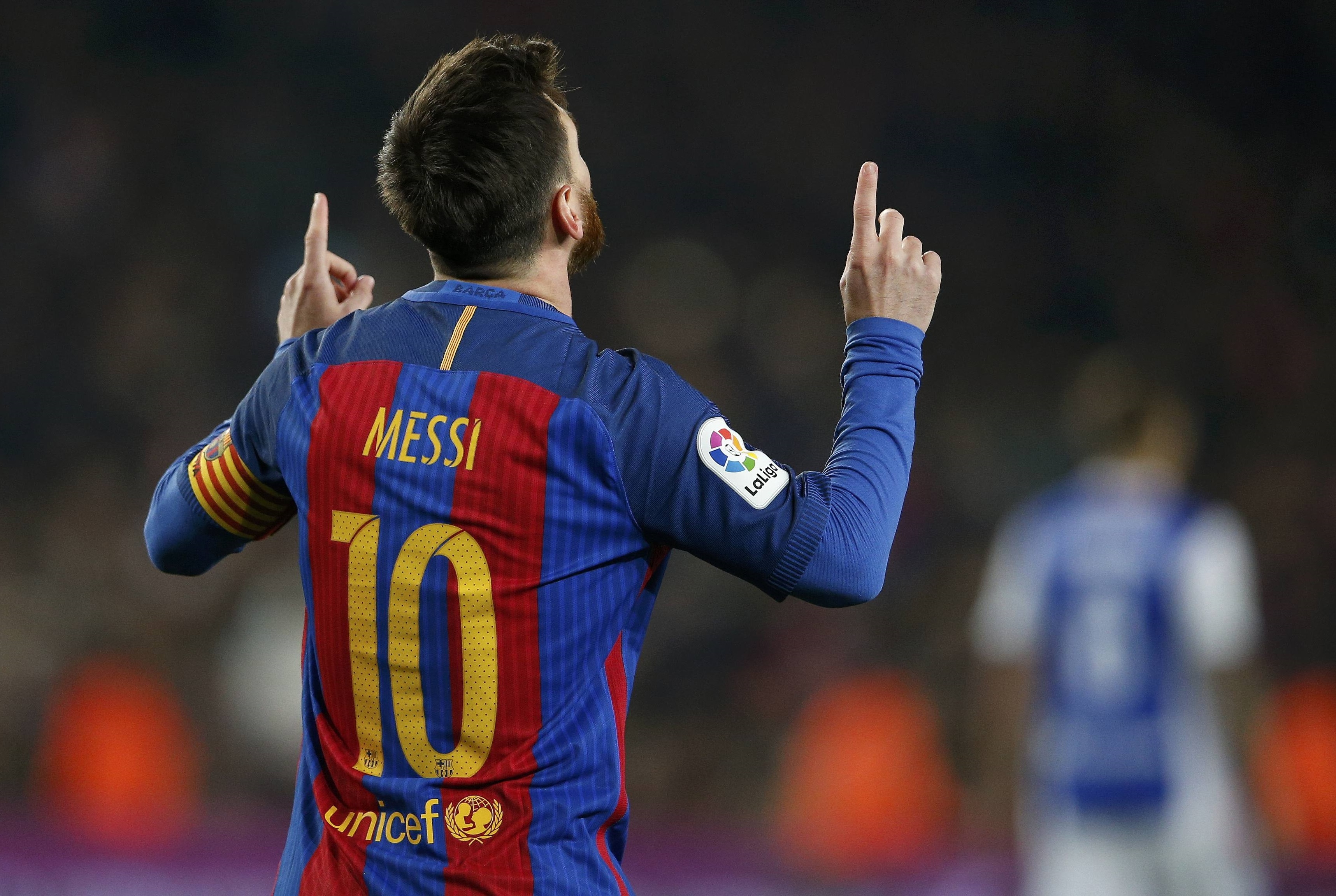 Messi dan loi Barca huy diet Sociedad hinh anh