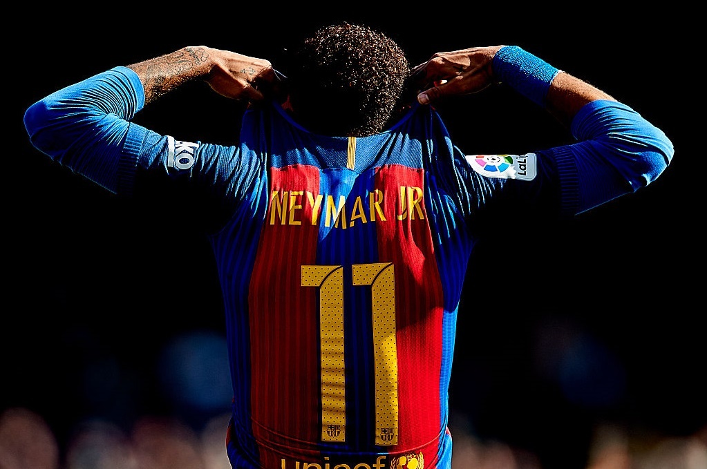 Neymar cuoi ngat ngheo truoc ban thang bi cuop hinh anh