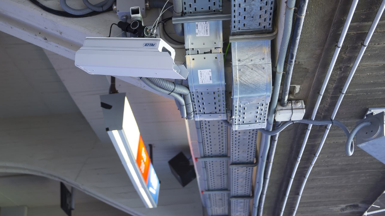 Barca ra mat cong nghe hawk-eye anh 1