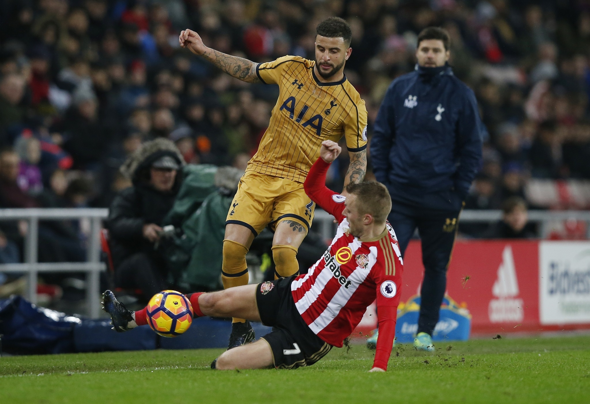 tran Burnley vs Leicester anh 6