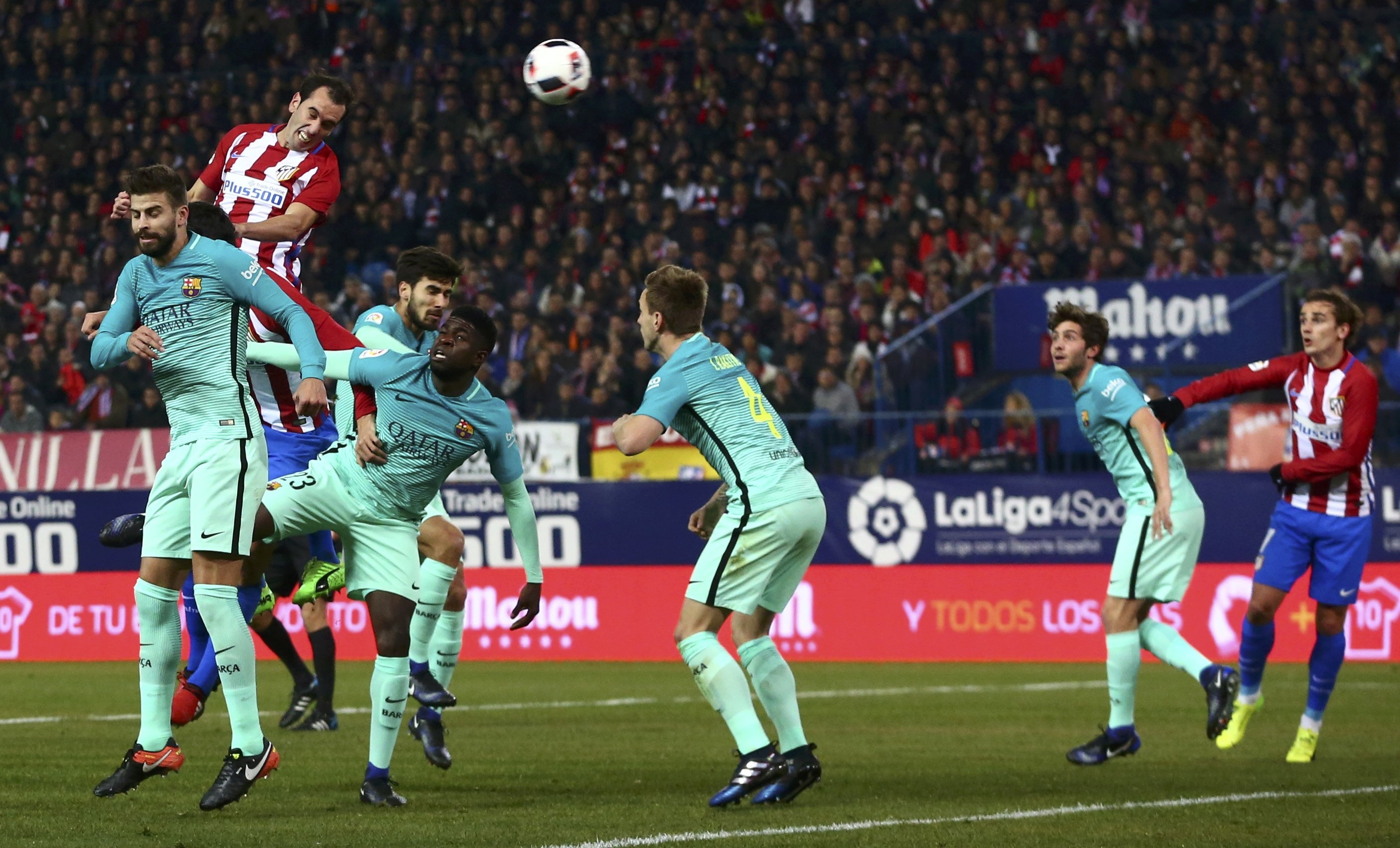 tran Atletico vs Barcelona anh 2