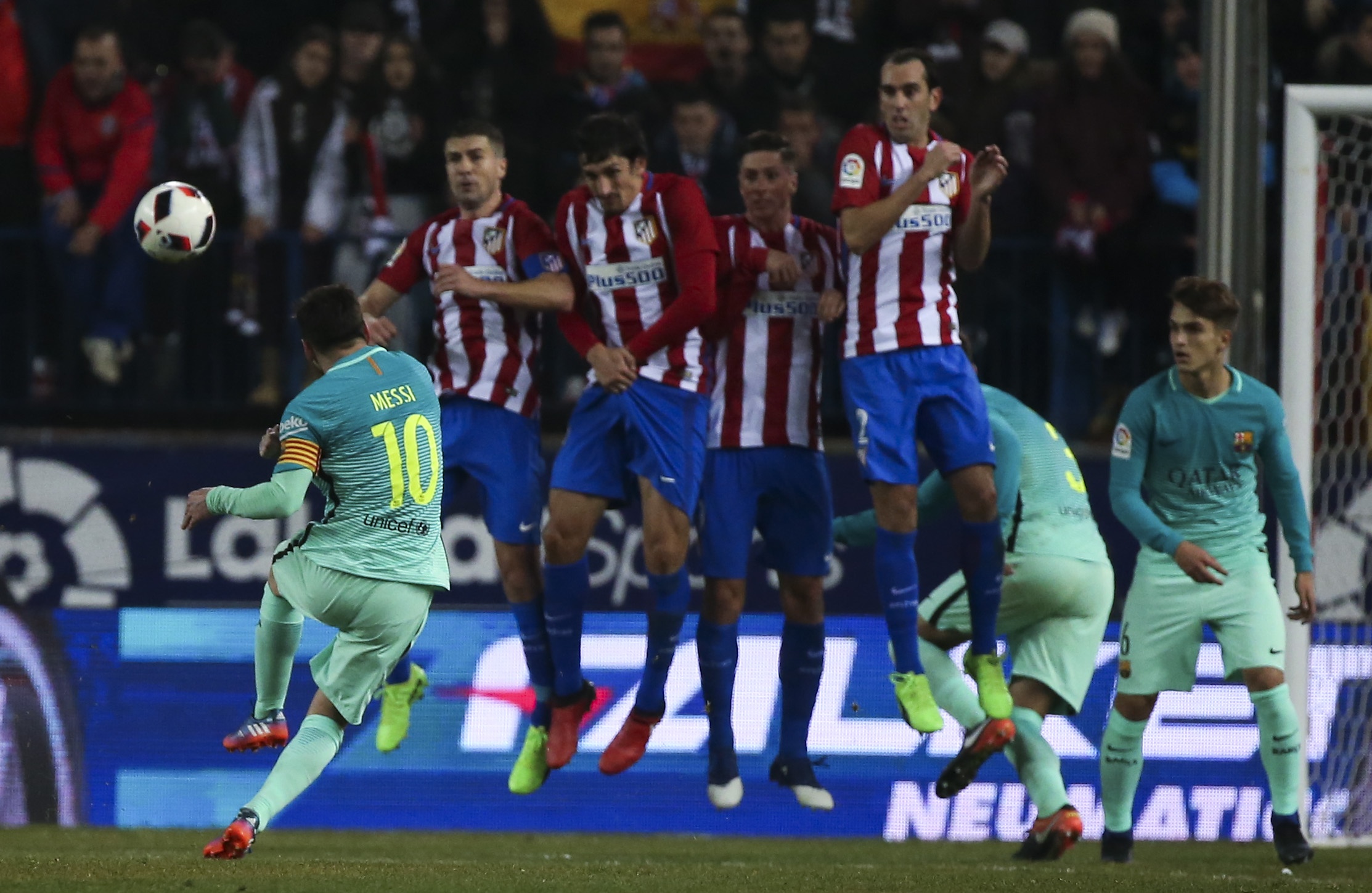 tran Atletico vs Barcelona anh 11