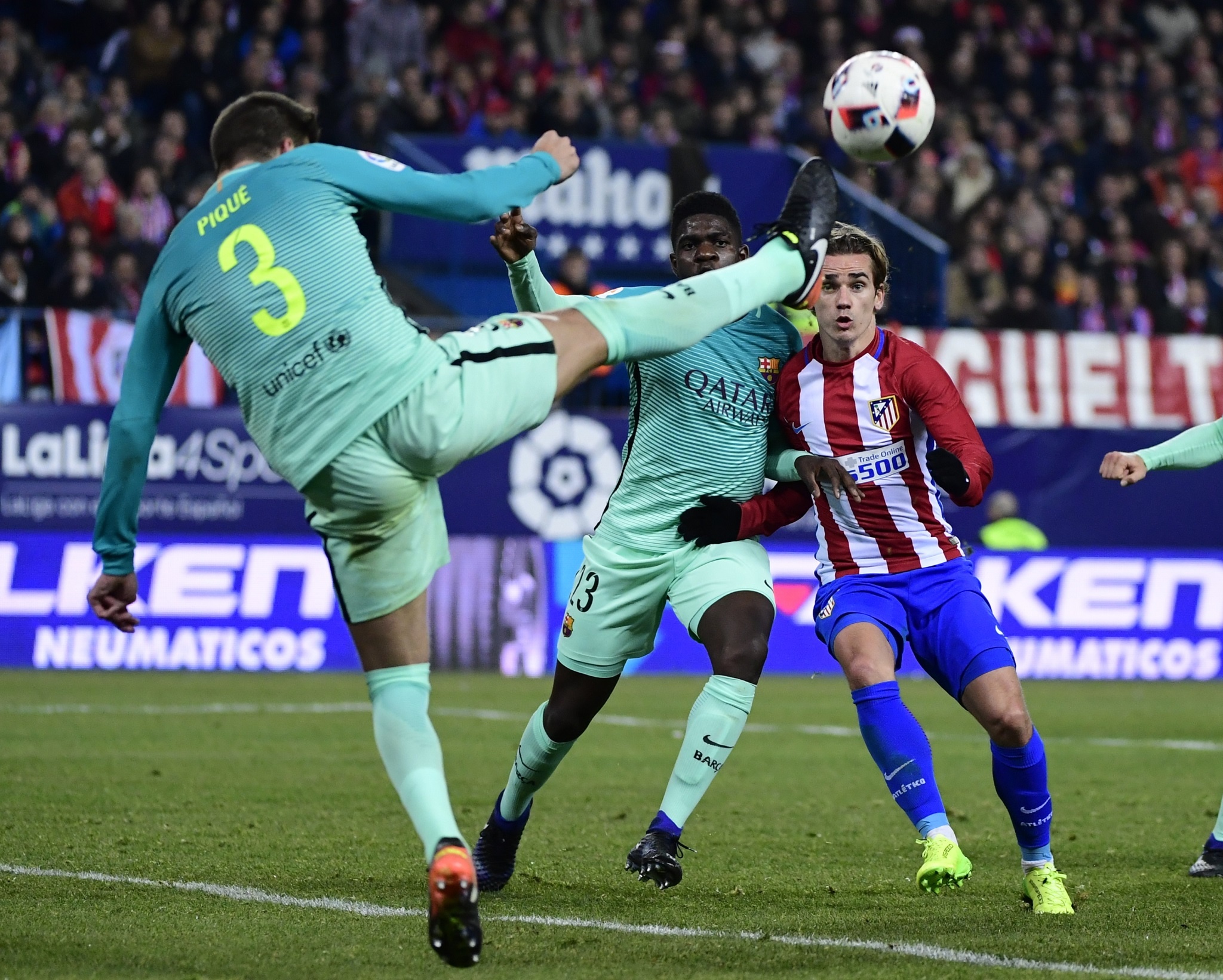 tran Atletico vs Barcelona anh 3